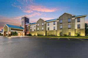 La Quinta Inn & Suites by Wyndham Louisville East