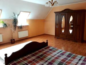 2 Level Town Center Apartment