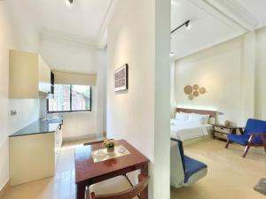 Studio in quite villa with Pool