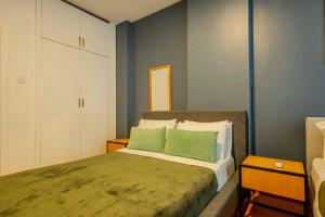 Spacious 5BR Sea View Apartment with Balcony & Elevator