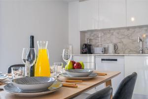 Apartment 81