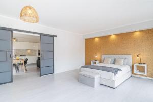 Apartment 81