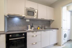 Grey View Apartment