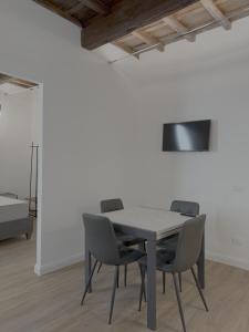 Banchi Nuovi Home
