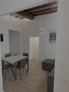 Banchi Nuovi Home