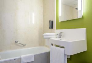 B&B HOTEL Nîmes Ville Active 3 étoiles