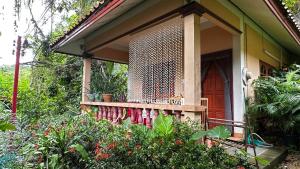 Rose bungalow at Ya Nui beach