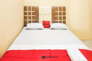 RedDoorz near Pantai Indah Sialang Buah