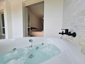 Luxury Jacuzzi Escape Poetto - by Domorent