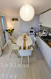 New강남10분,호텔식2BR,2호선 방배역 5분,홍대,성수,코엑스,공항버스,내방5분,고속터미널