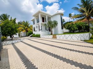 Evergreen villa