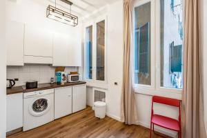 Old Town Living in historic center & AC - Happy Rentals