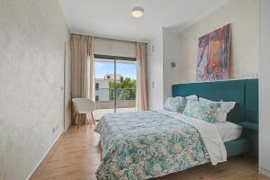Beachside Duplex with Pool 5-Min Walk to the Beach