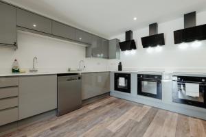 South Bristol Group Stays | Sleeps 15