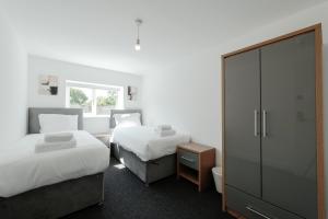 South Bristol Group Stays | Sleeps 15