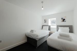 South Bristol Group Stays | Sleeps 15