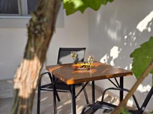 Garden Room with Private Patio Salamis