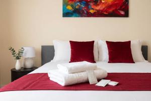 Stylish Vatican Chic Home - 3 Suites & Metro 7min