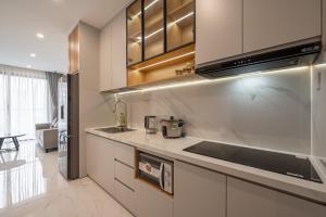 Modern 2BR Near Vincom Grand Park