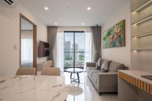 Modern 2BR Near Vincom Grand Park