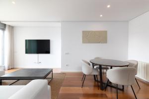 ApartUP Colon Attic Center