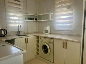Entire Apt Pool & Great Location in Complex