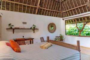 Distant Relatives Ecolodge & Backpackers