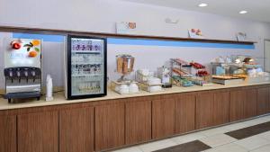 Holiday Inn Express & Suites Lexington Midtown - I-75 by IHG