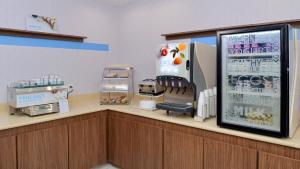 Holiday Inn Express & Suites Lexington Midtown - I-75 by IHG