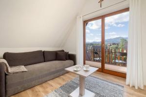 Urokliwy Apartament w Górach z Balkonem i Parkingiem by Noclegi Renters