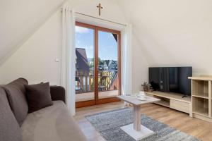 Urokliwy Apartament w Górach z Balkonem i Parkingiem by Noclegi Renters