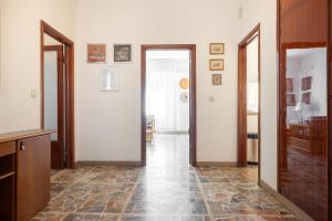 Large Apartment with Terrace,Sleeps 6 - 200 m from the Sea