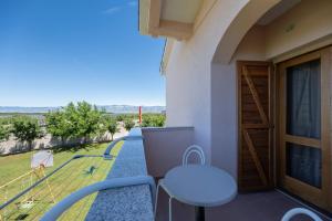 Apartment in Privlaka with sea view, balcony, air conditioning, WiFi 3598-2