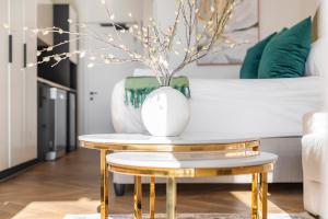 Luxury Studios at Park Place, Century City