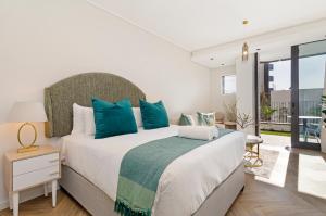 Luxury Studios at Park Place, Century City