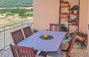 3 Bedroom Nice Apartment In Novi Vinodolski