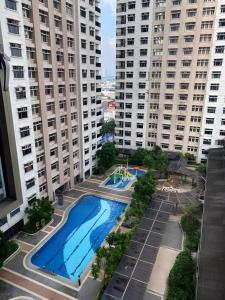 Prime location Araneta Coliseum connected to MRT