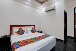 FabHotel Luxora