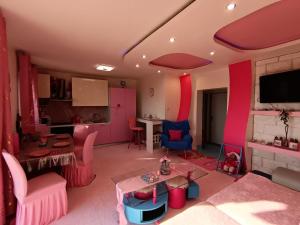 Princess&Prince Apartment with swimming pool and garden