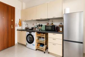 Nestra Olive Apartment with Veranda, near Metro & Free Parking