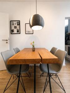 50 qm Ferienwohnung für 3 Personen, Monteure oder Geschäftsreisende, 400 m bis Lokschuppen, Smart-TV, WLAN, Lidl fußläufig erreichbar