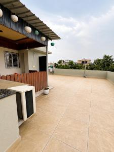 Cozy 1BHK Penthouse Prime Location