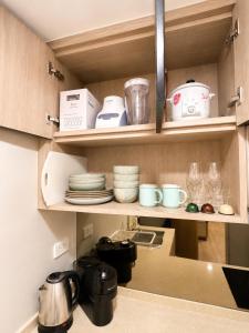 Bright Corner 2BR near BTS Bathtub Pool Gym