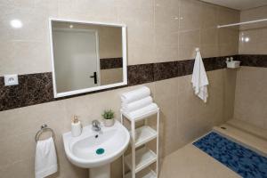 Modern Studio Walk to Hercules Cave & Achakkar Beach Free Parking AC WiFi 1