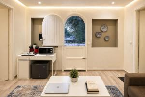 Modern Studio Walk to Hercules Cave & Achakkar Beach Free Parking AC WiFi 1