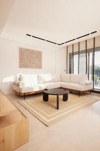 Suite apartments with pool, 300 m to the BEACH in the center of Ilica
