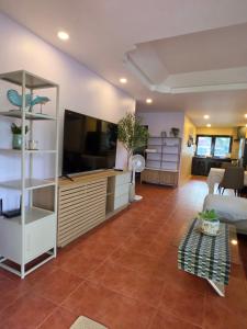 Evana home Kamala