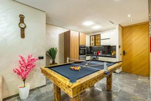 2BR Apart Pool Table Home Cinema Central AC