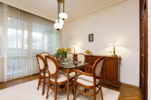 Retro-Lux 2BR Apt in Kapana Plovdiv Old Town View