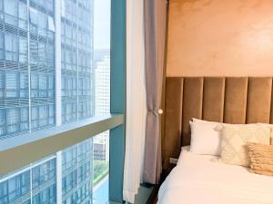 Luxe Condo in the Heart of Uptown BGC #oursw20g